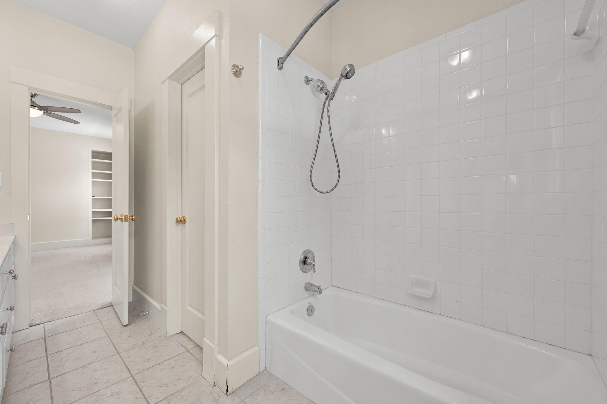 1309 W 10th ST