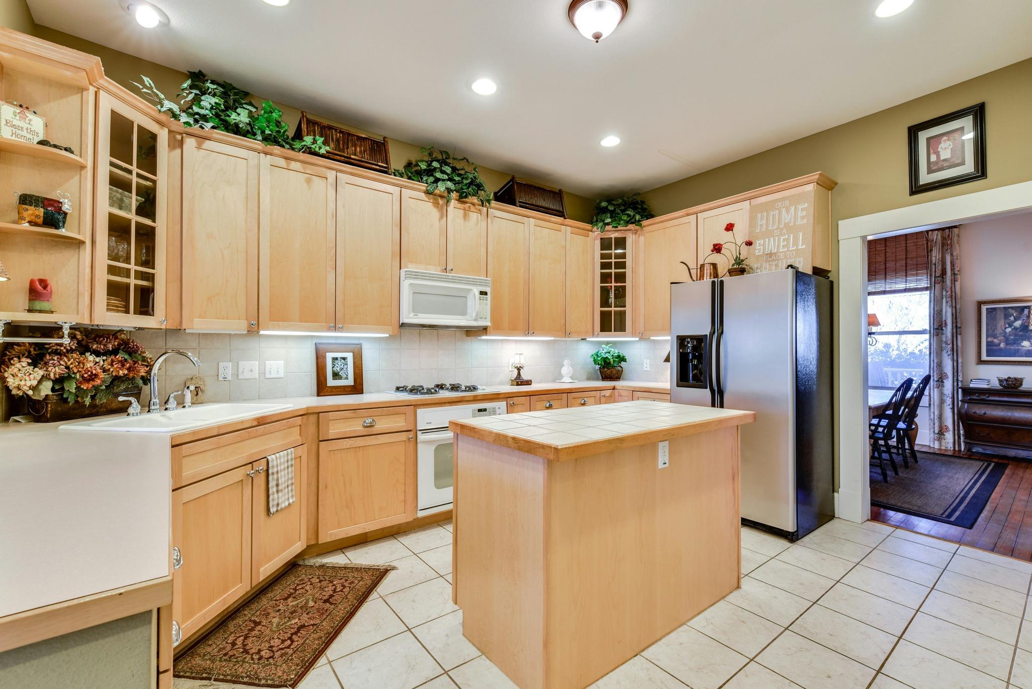 1309 W 10th ST