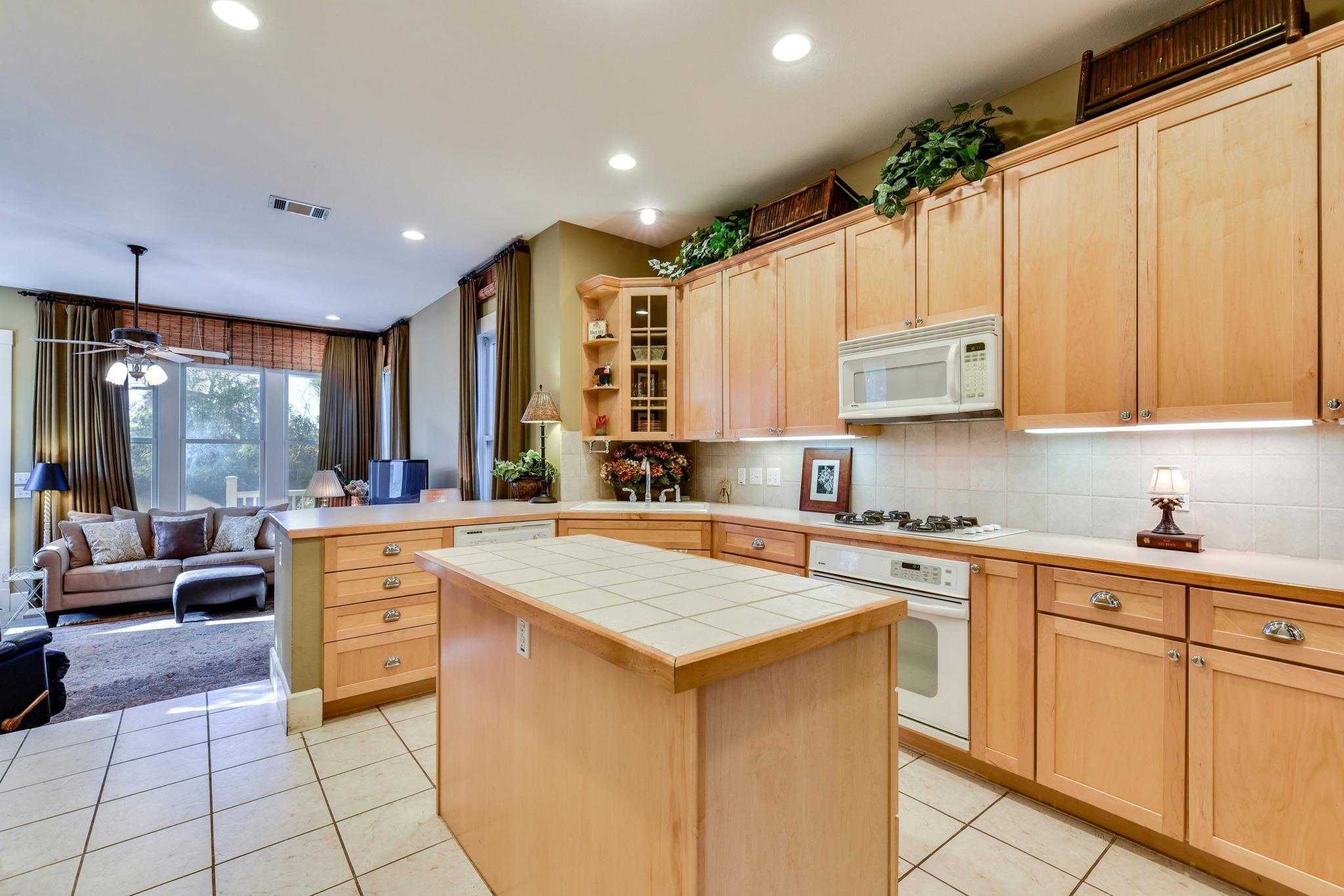 1309 W 10th ST