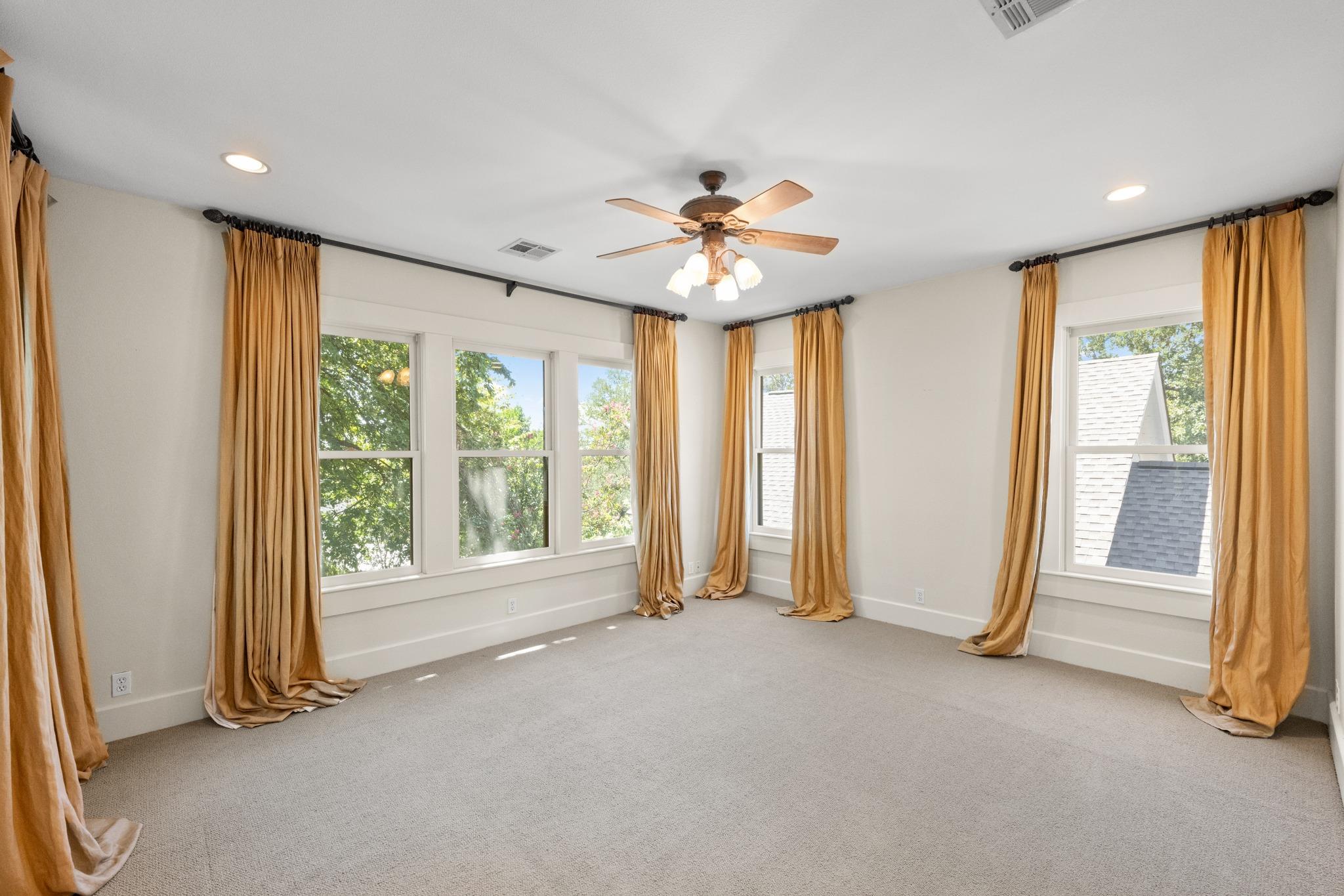 1309 W 10th ST