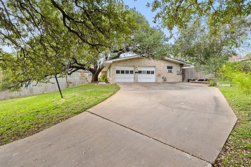 601 Sandringham CIR