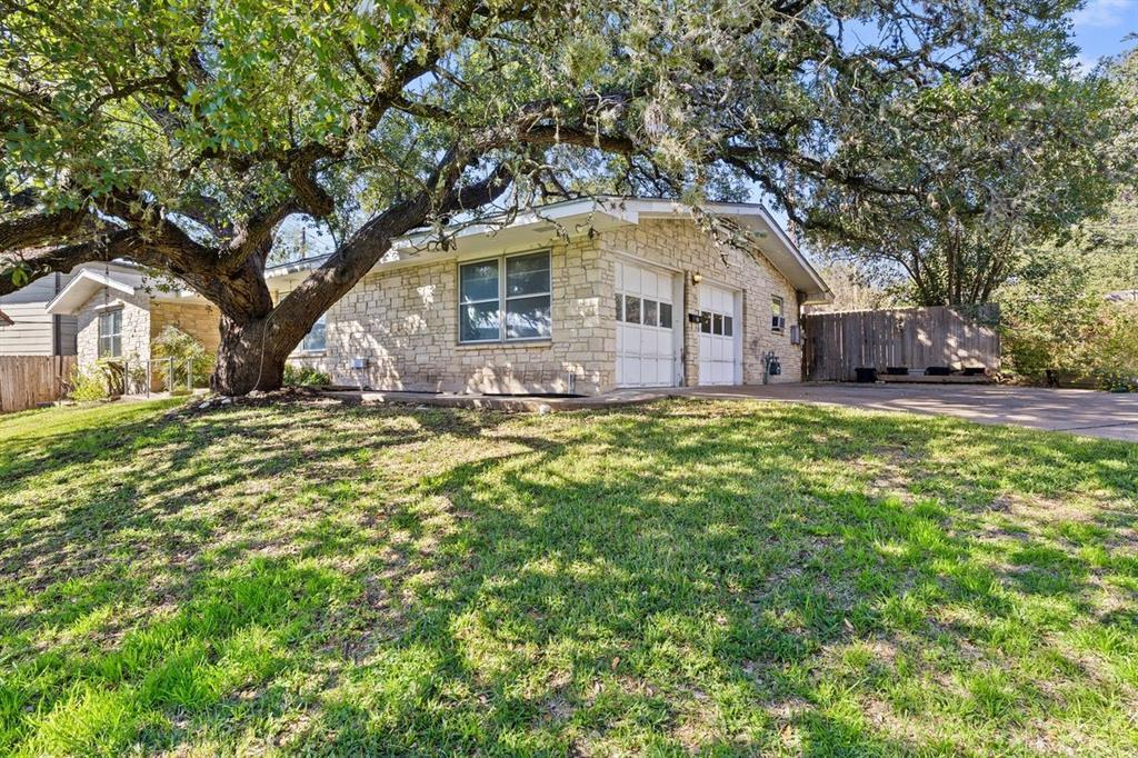 601 Sandringham CIR