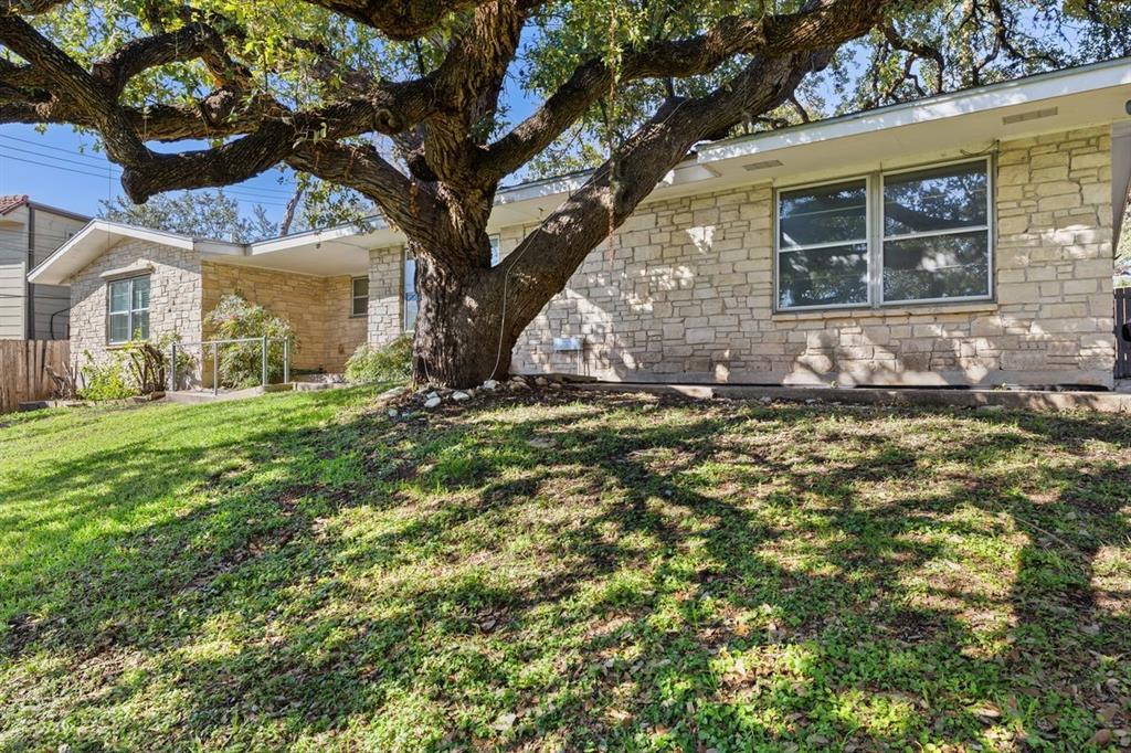 601 Sandringham CIR