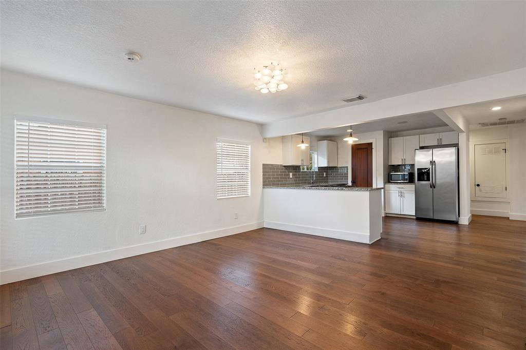 1137 Nickols Ave