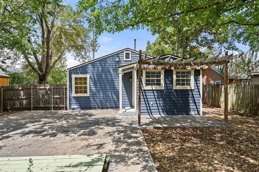 1137 Nickols Ave