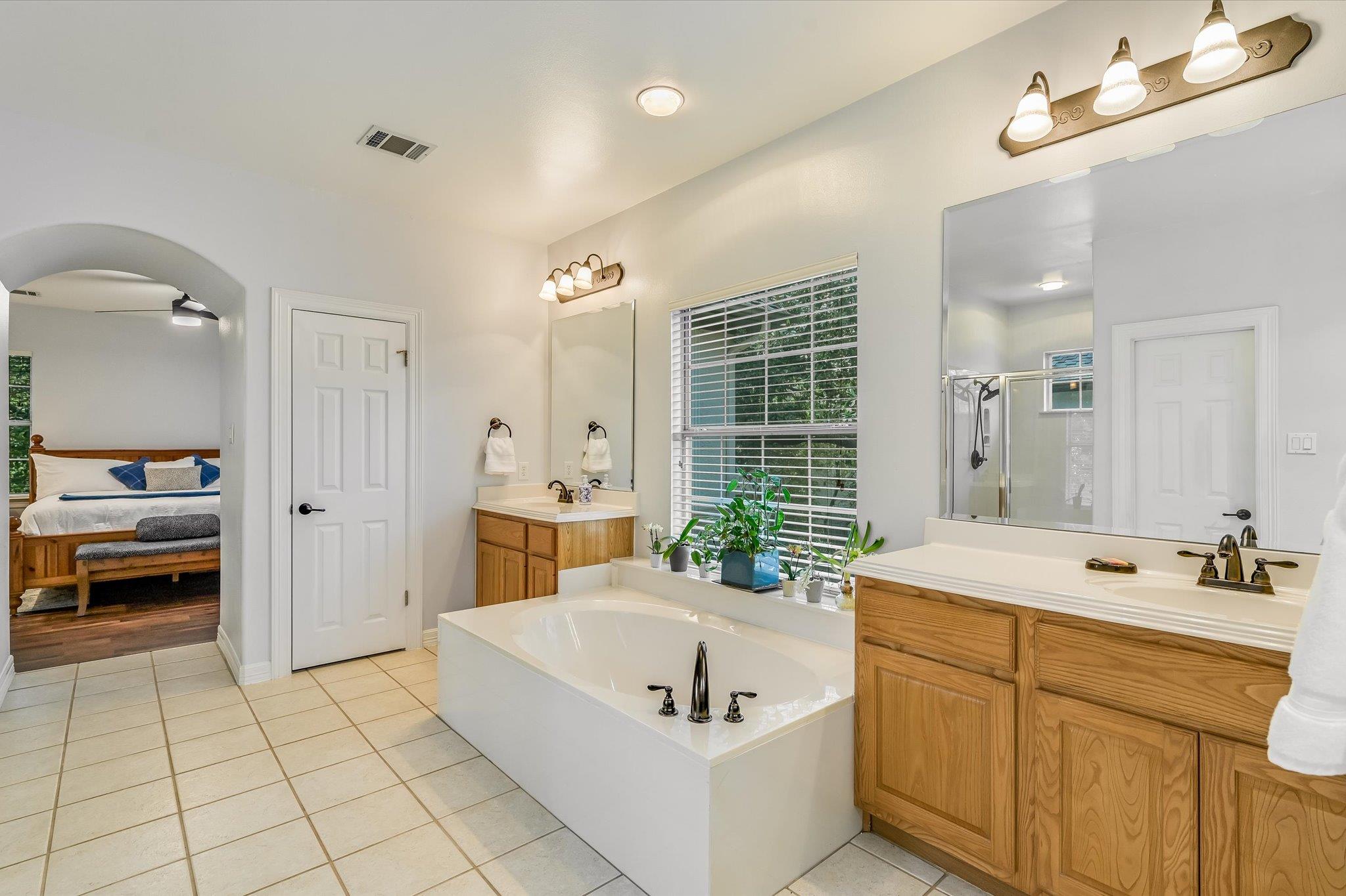 3816 Gaines CT