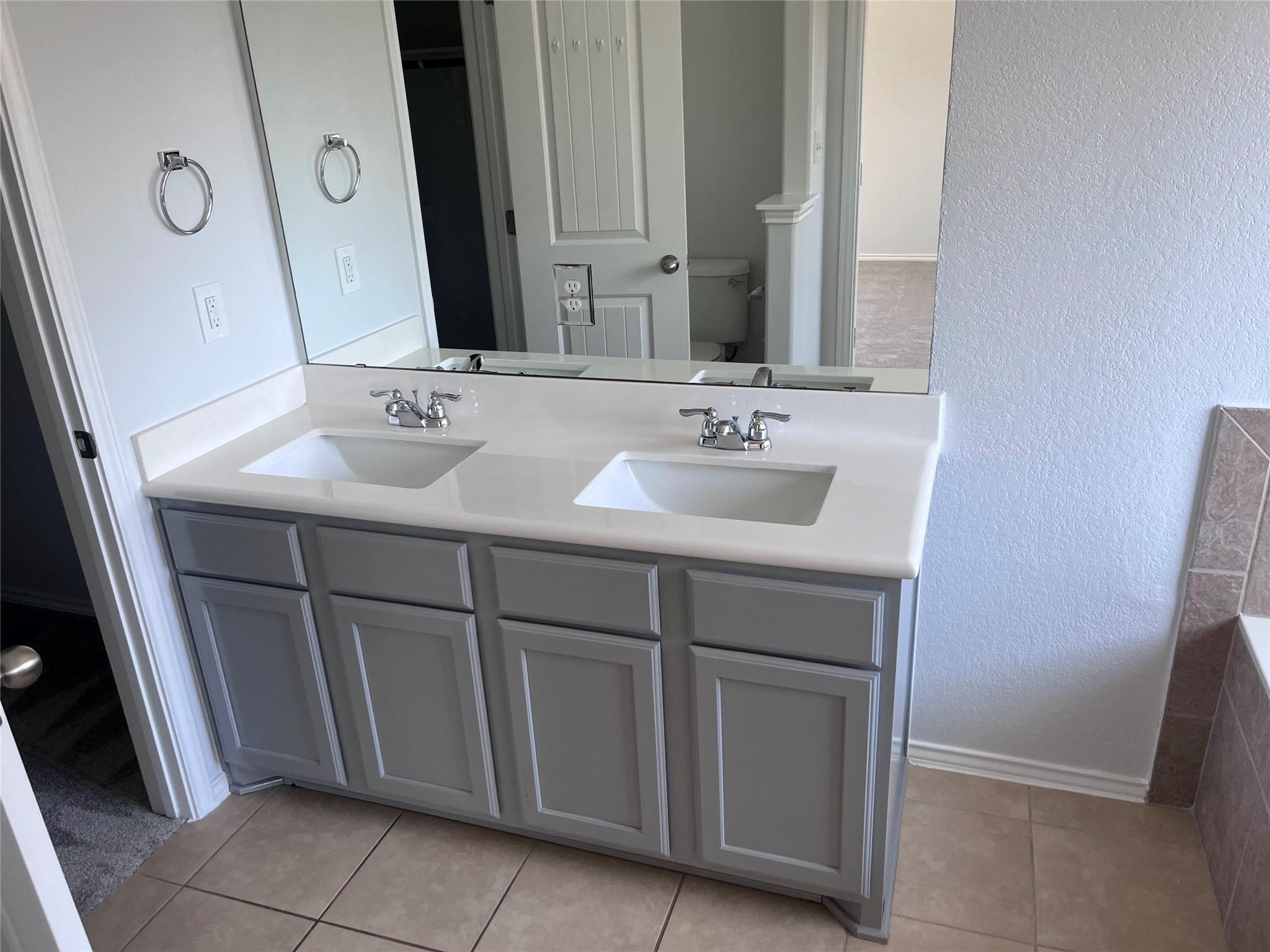 9317 Bentley Garner LN