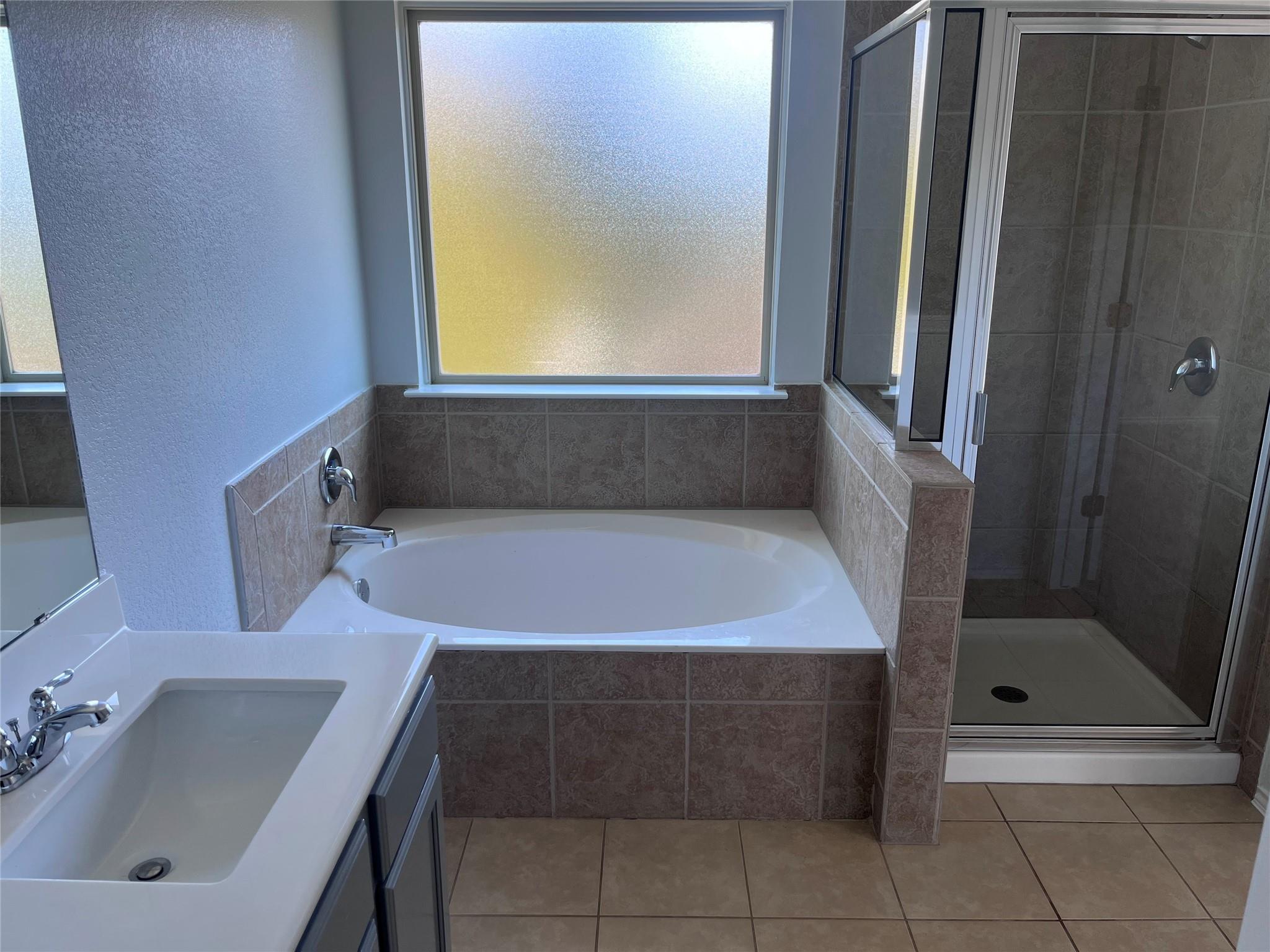 9317 Bentley Garner LN