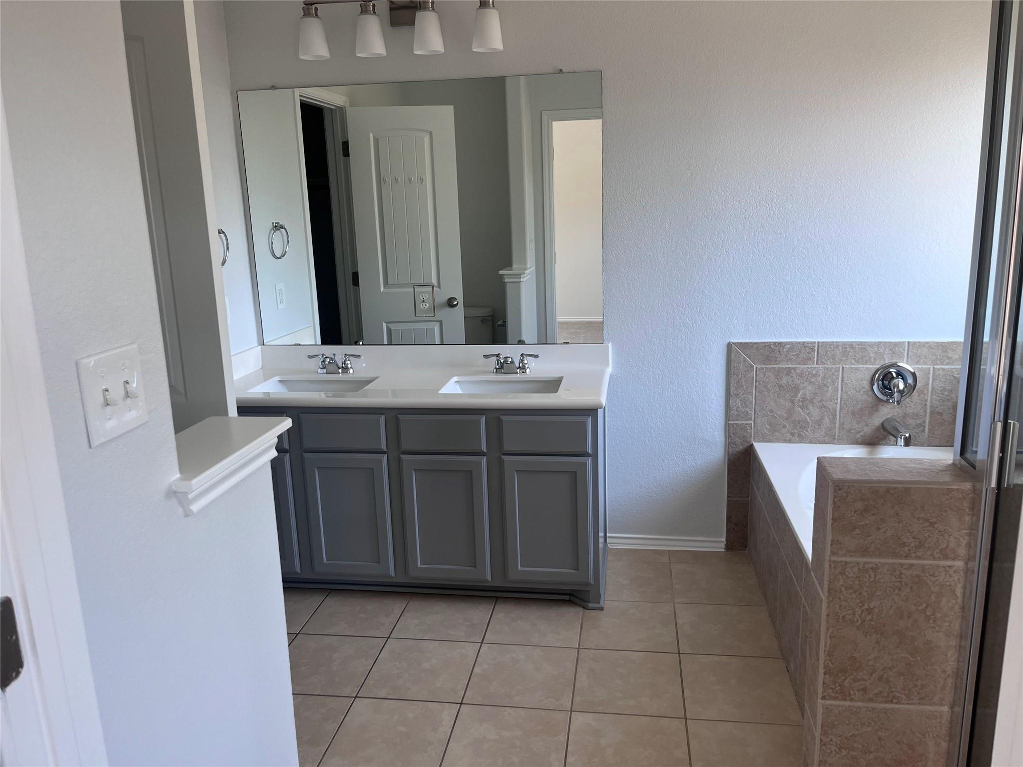 9317 Bentley Garner LN