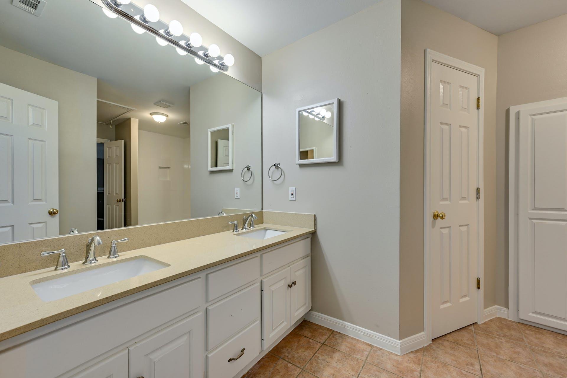 1809 W 39th ST Unit: A/B