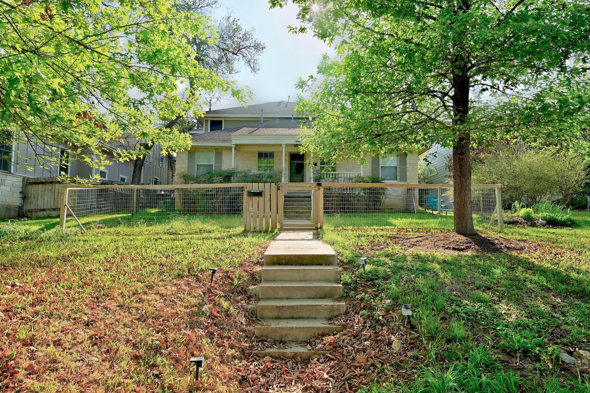 1809 W 39th ST Unit: A/B