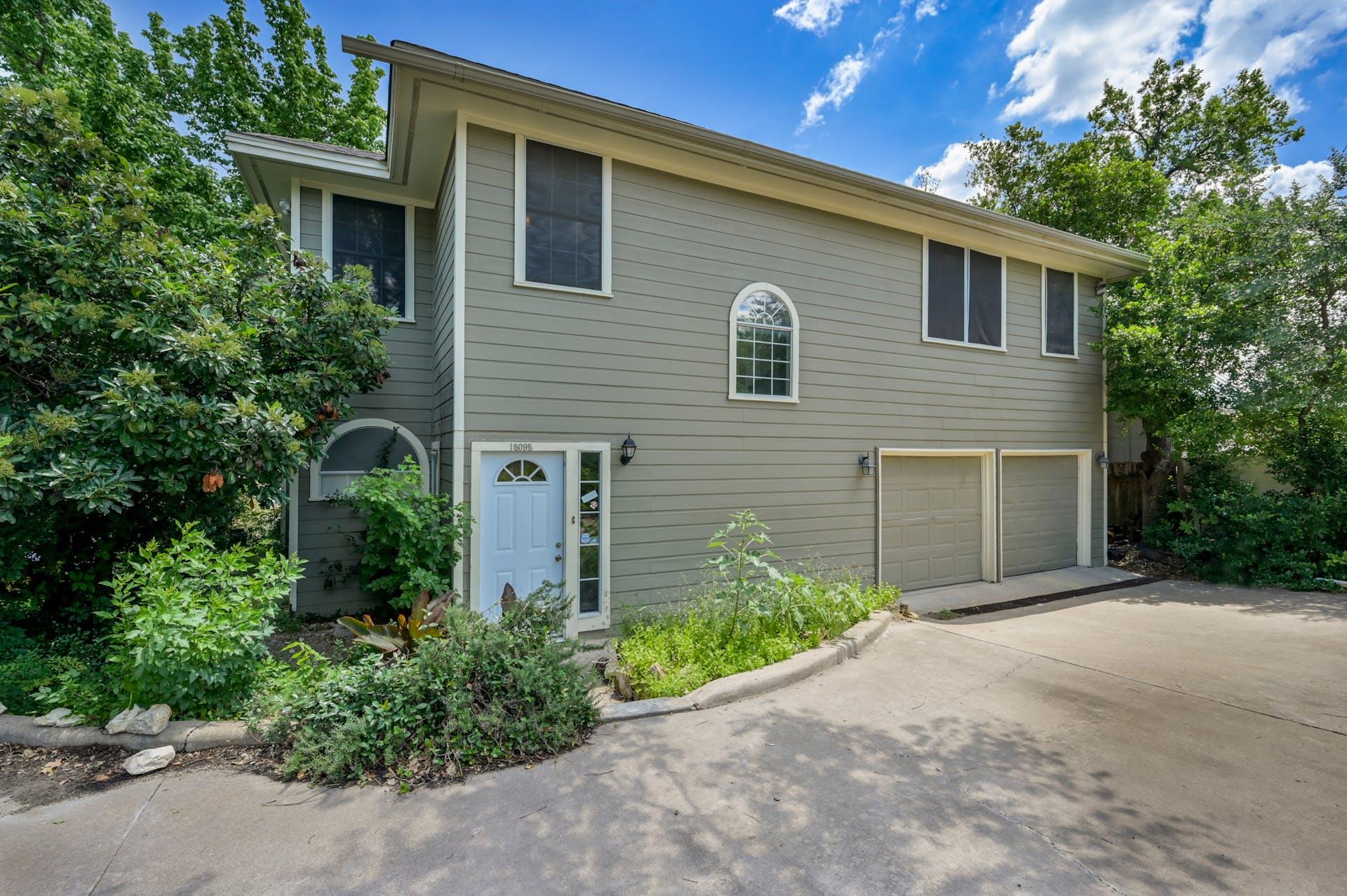 1809 W 39th ST Unit: A/B