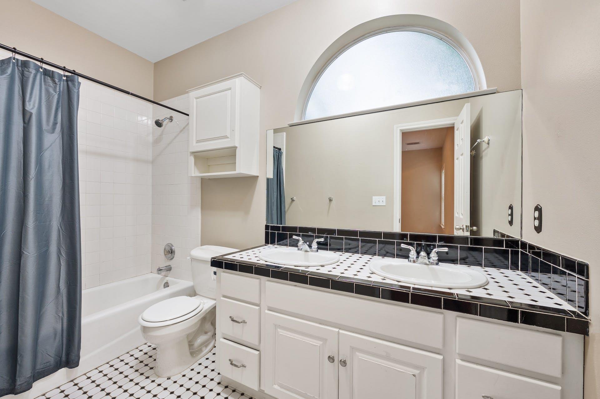 1809 W 39th ST Unit: A/B