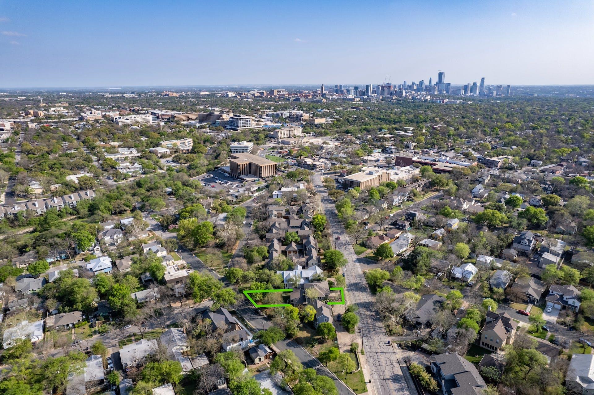 1809 W 39th ST Unit: A/B