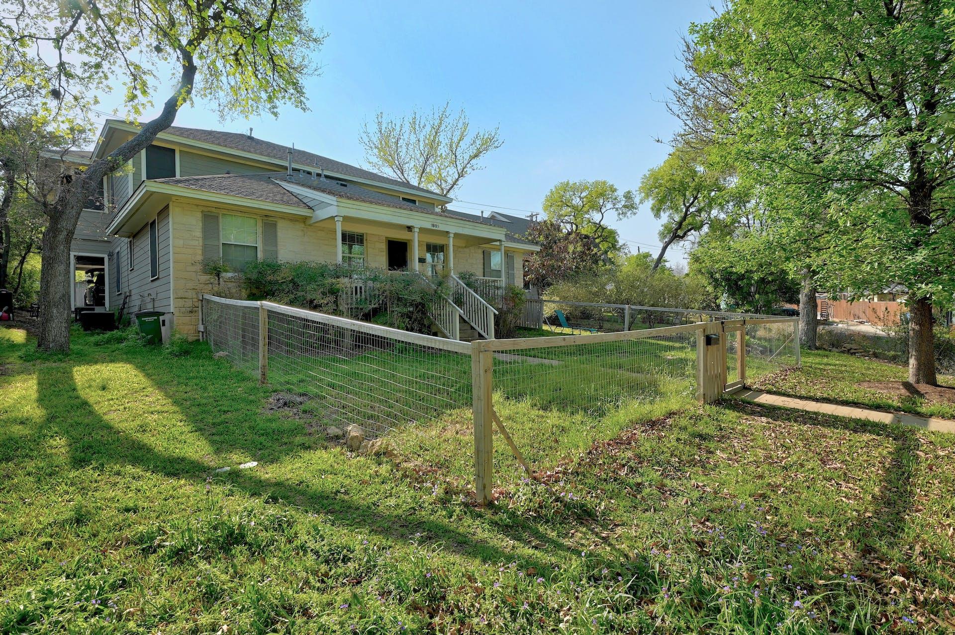 1809 W 39th ST Unit: A/B