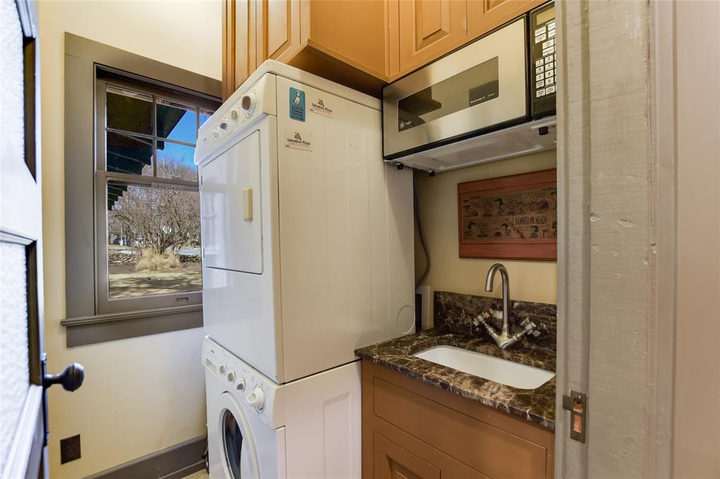 3110 Harris Park Ave