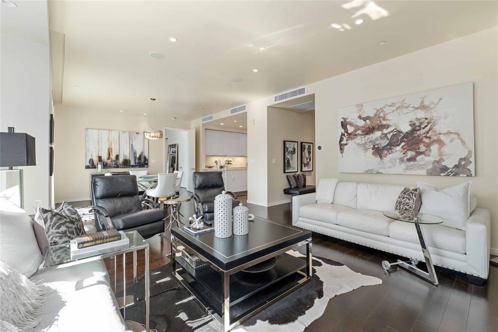 200 Congress Ave # 15B