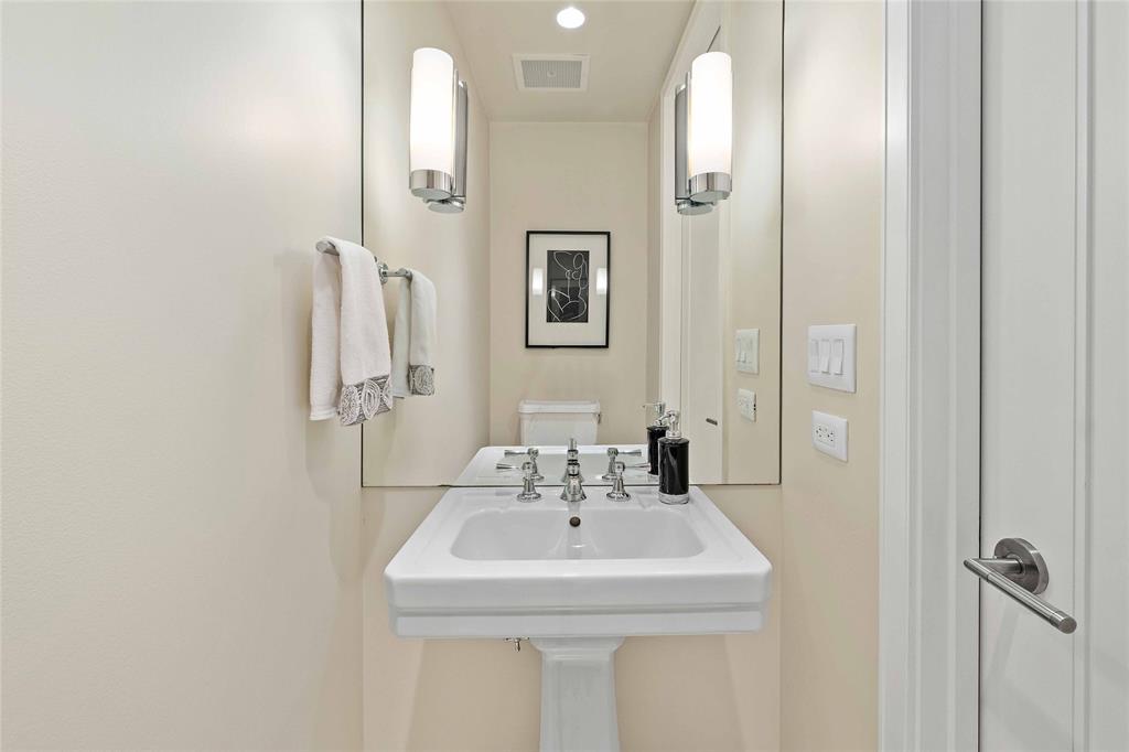200 Congress Ave # 15B