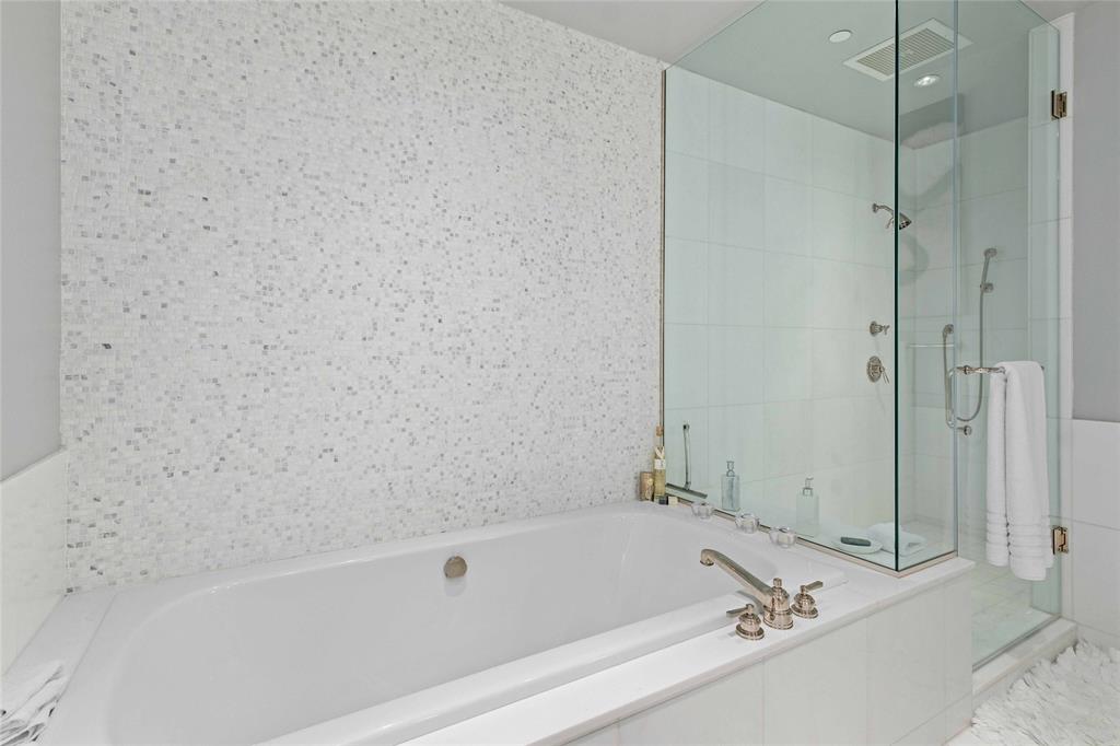 200 Congress Ave # 15B