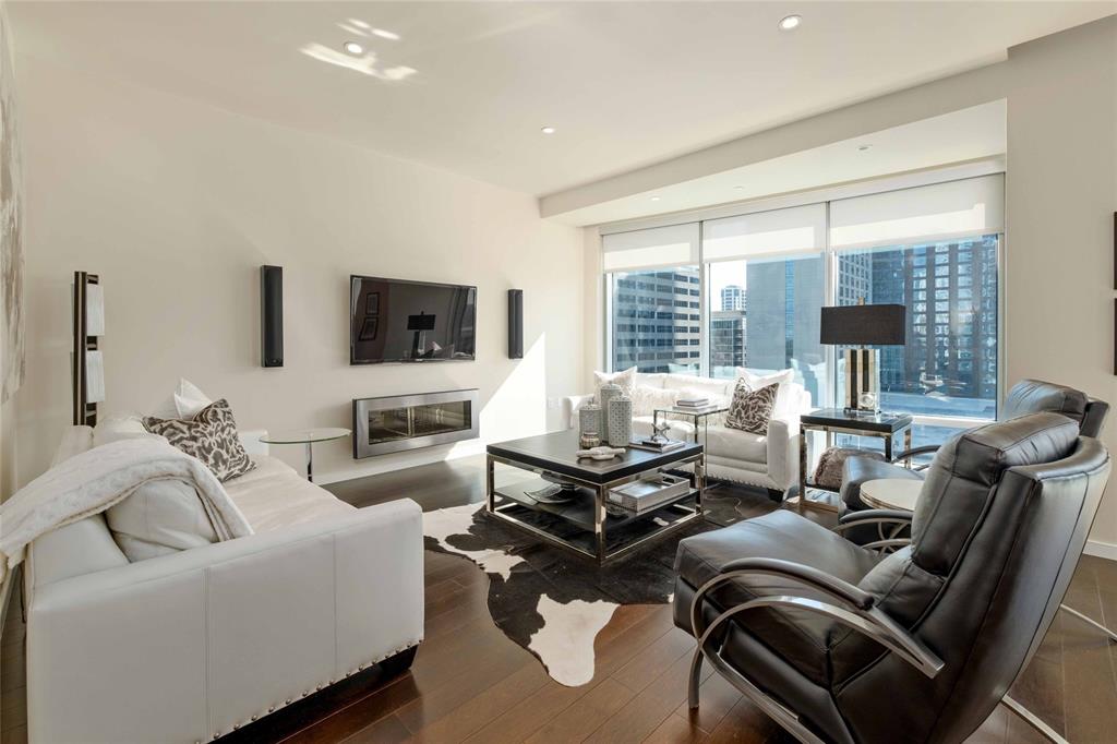 200 Congress Ave # 15B