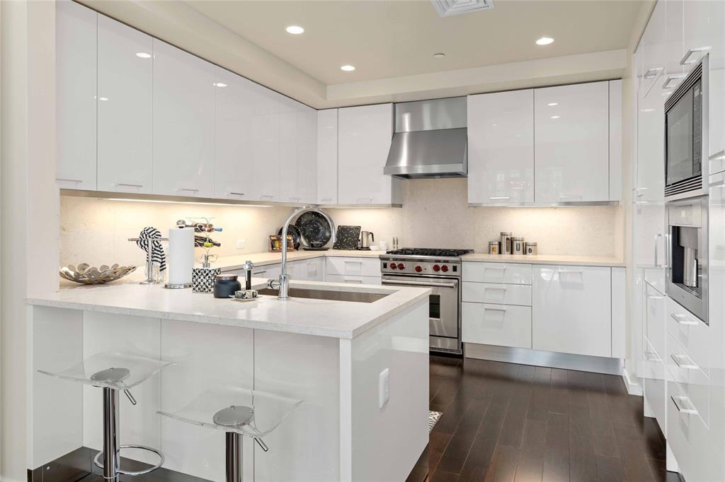 200 Congress Ave # 15B