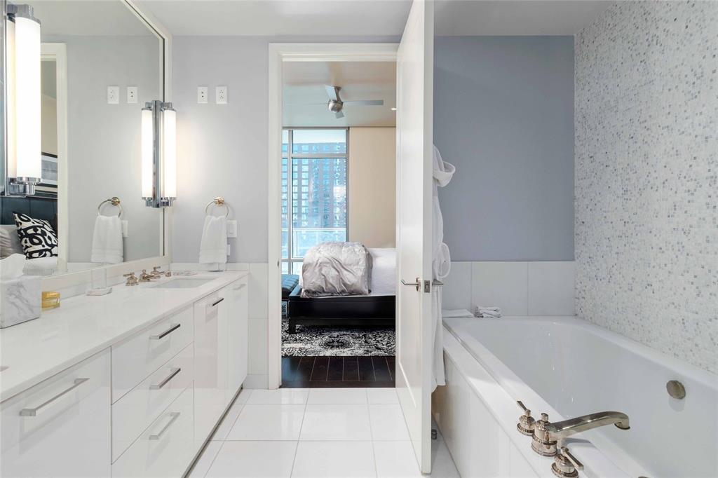 200 Congress Ave # 15B