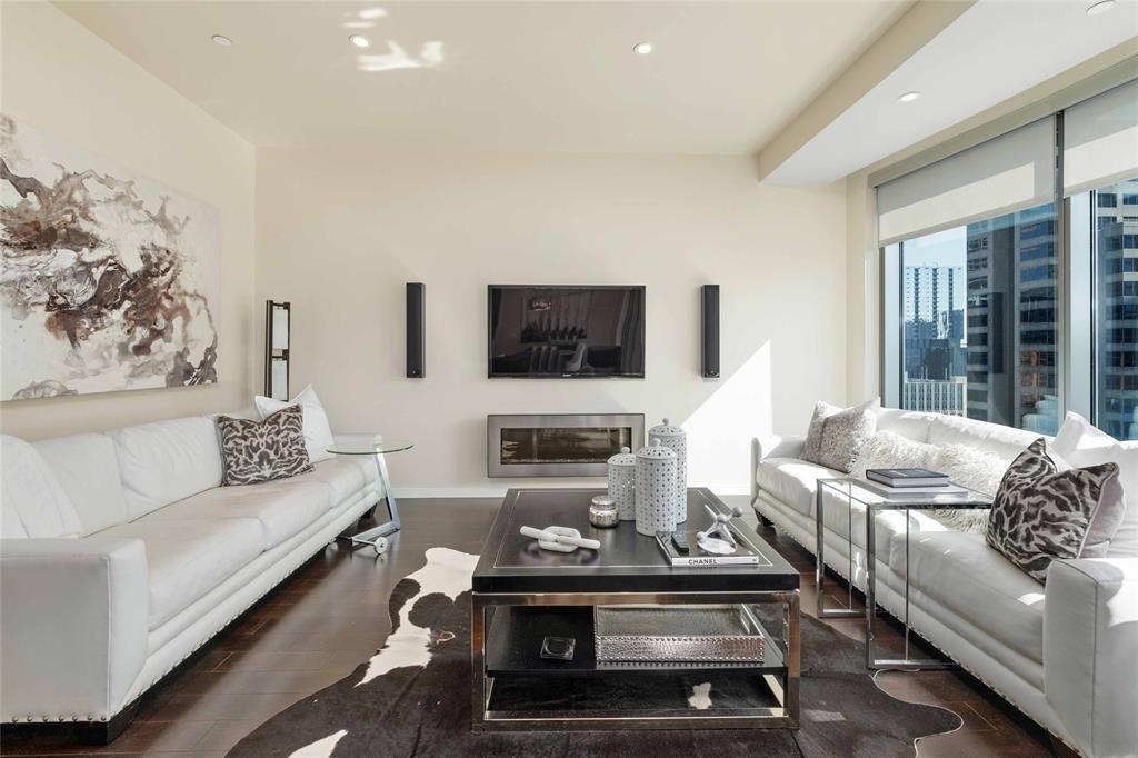 200 Congress Ave # 15B