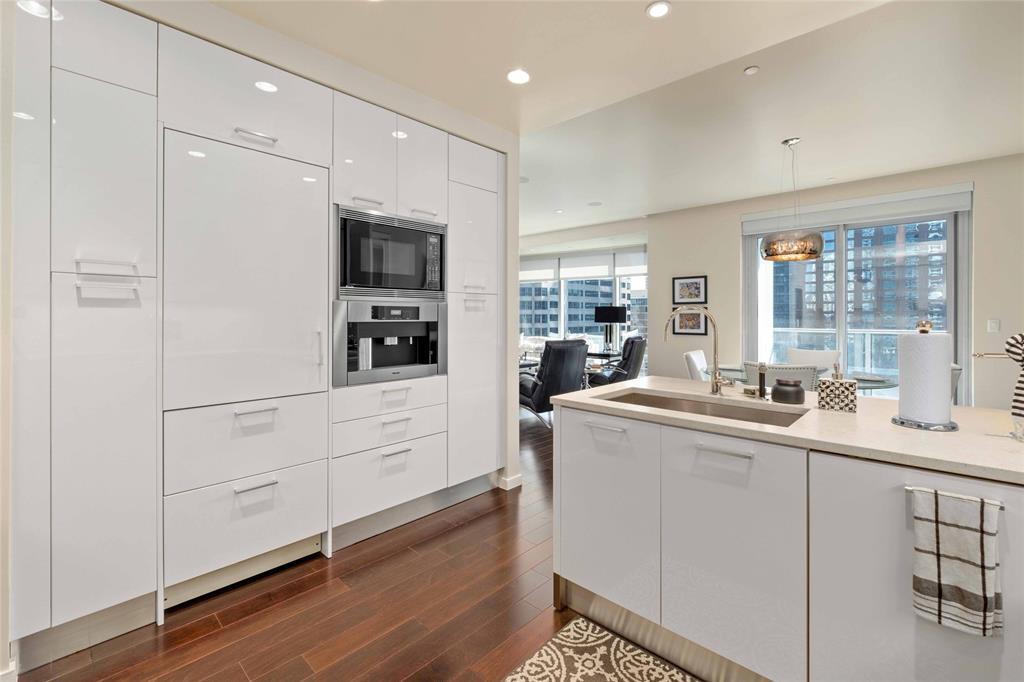 200 Congress Ave # 15B