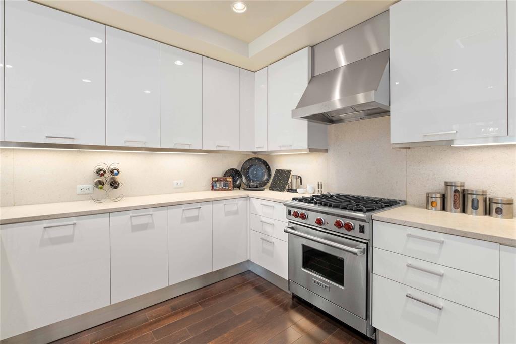 200 Congress Ave # 15B