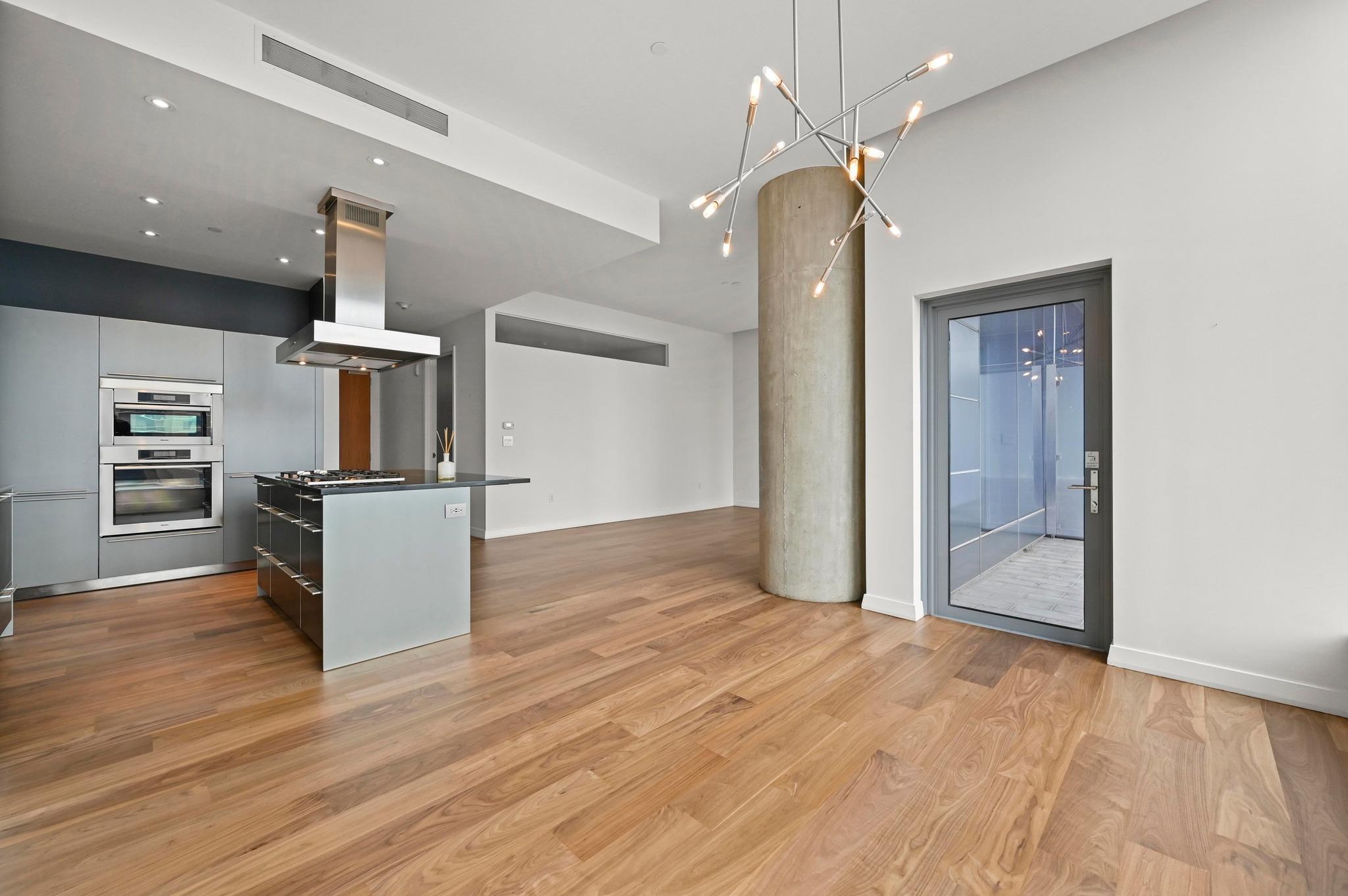 210 Lavaca ST # 2011