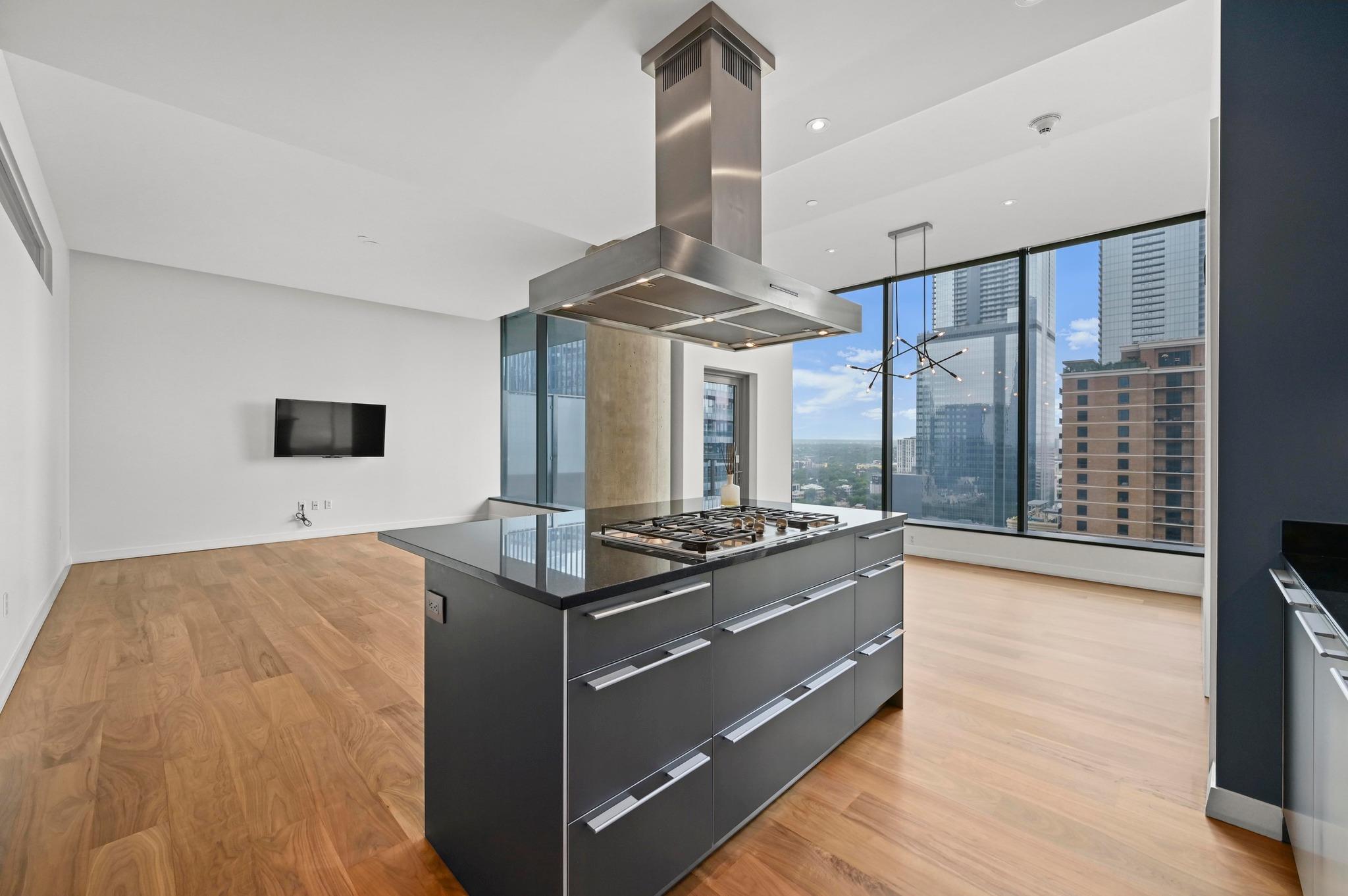 210 Lavaca ST # 2011