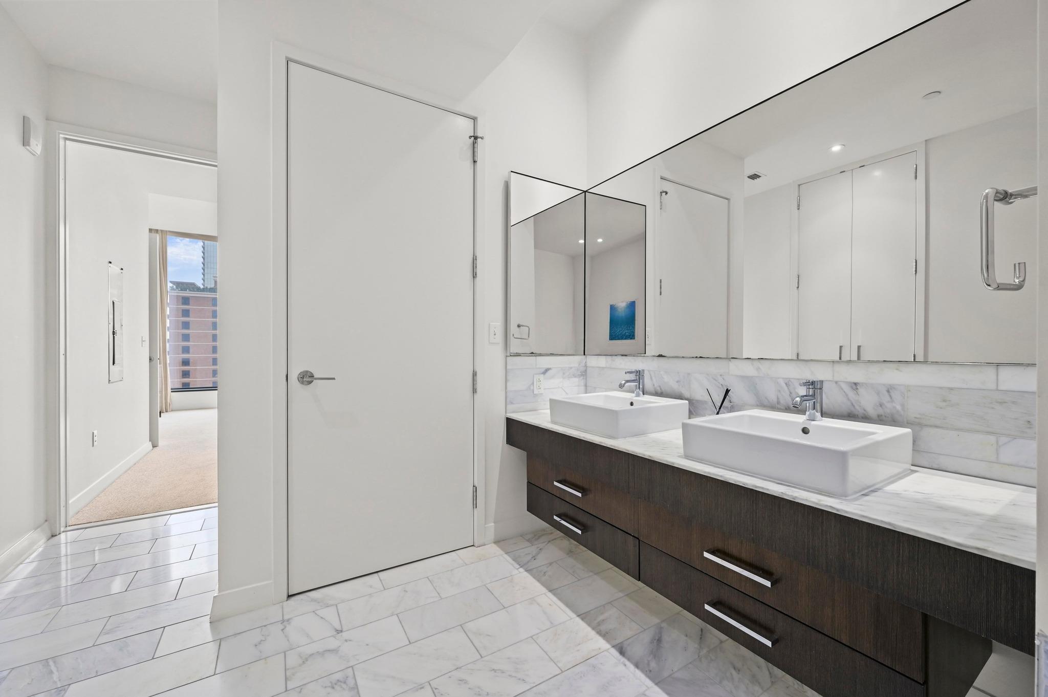 210 Lavaca ST # 2011