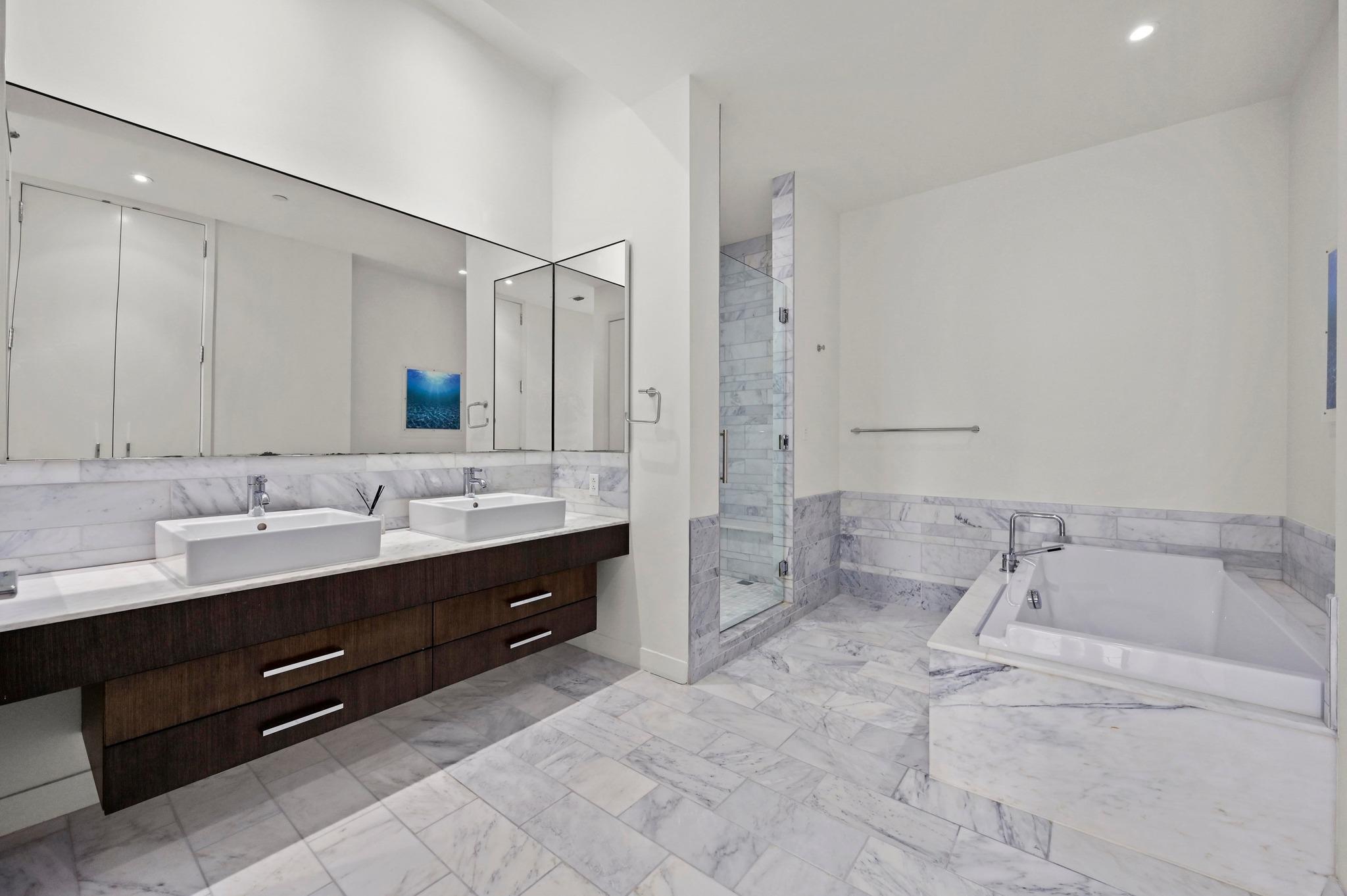 210 Lavaca ST # 2011