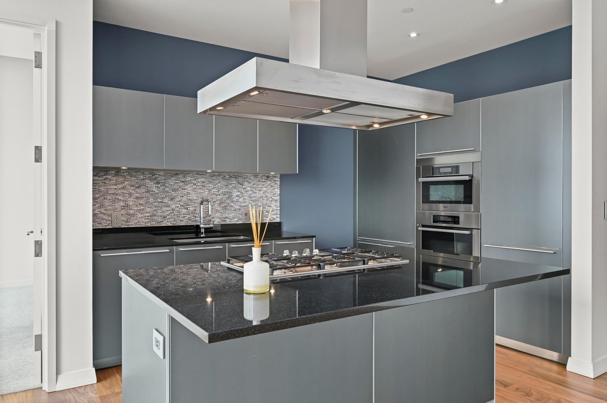 210 Lavaca ST # 2011