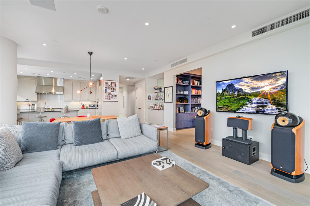 200 Congress Ave Unit: 28SW