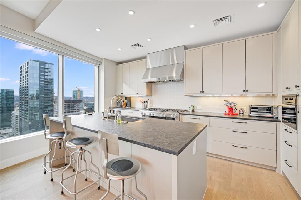 200 Congress Ave Unit: 28SW