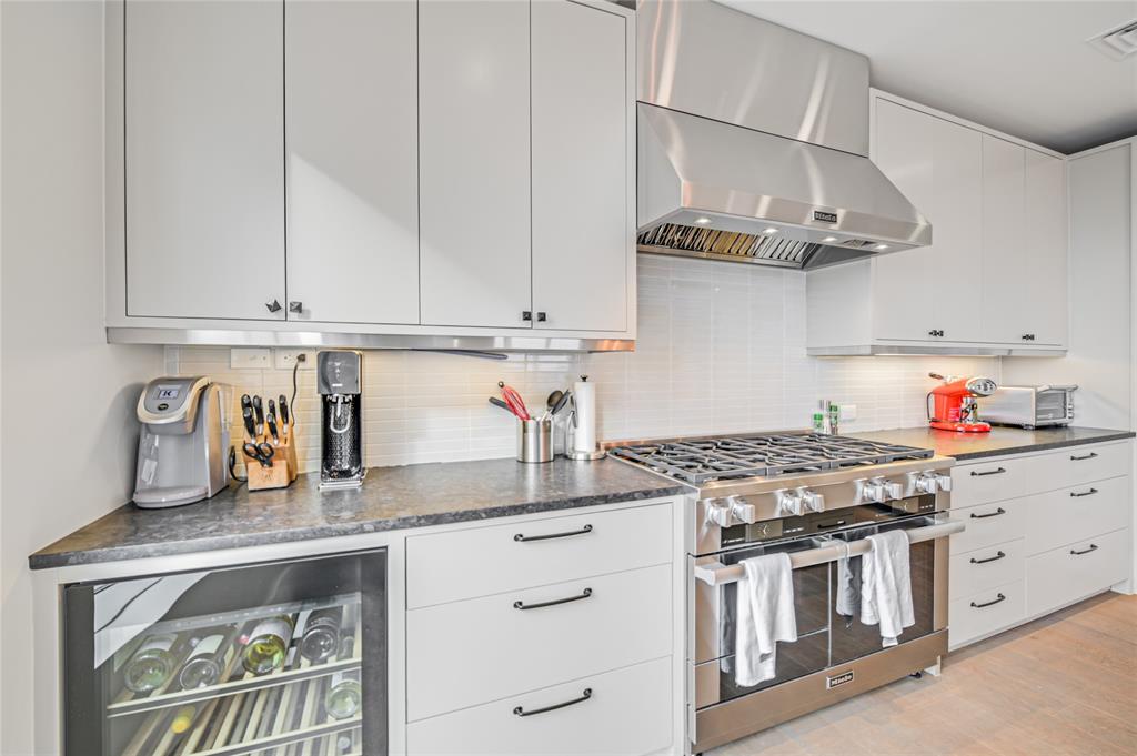 200 Congress Ave Unit: 28SW