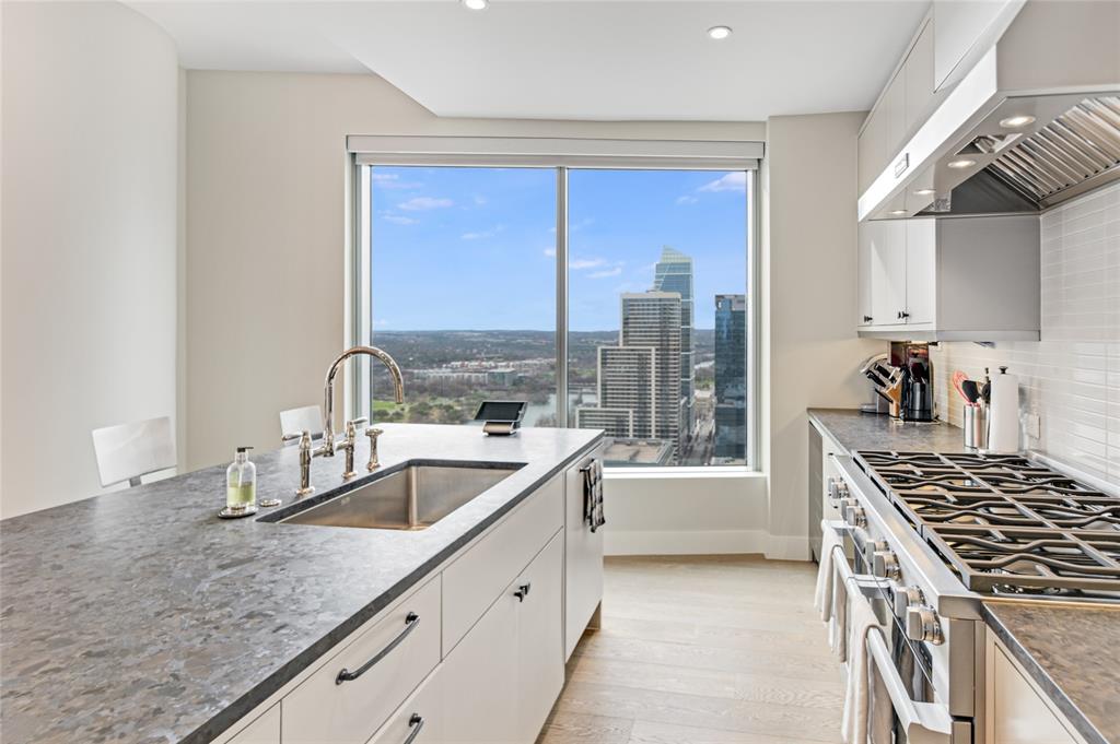 200 Congress Ave Unit: 28SW