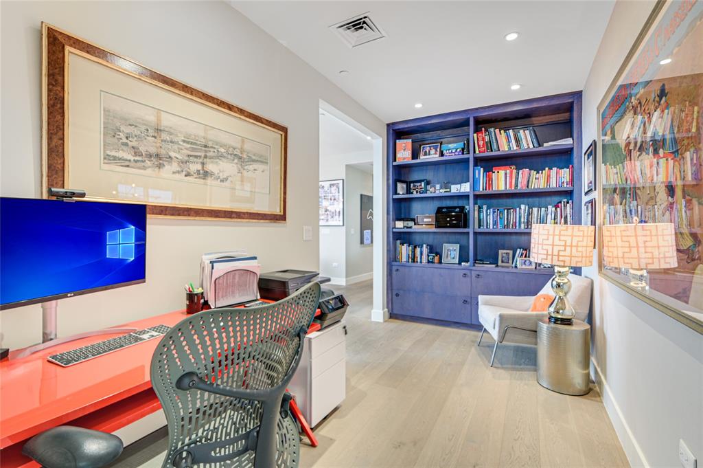 200 Congress Ave Unit: 28SW