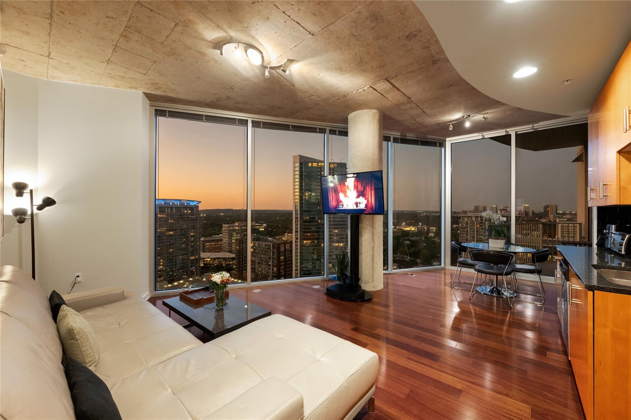 360 Nueces ST # 2610