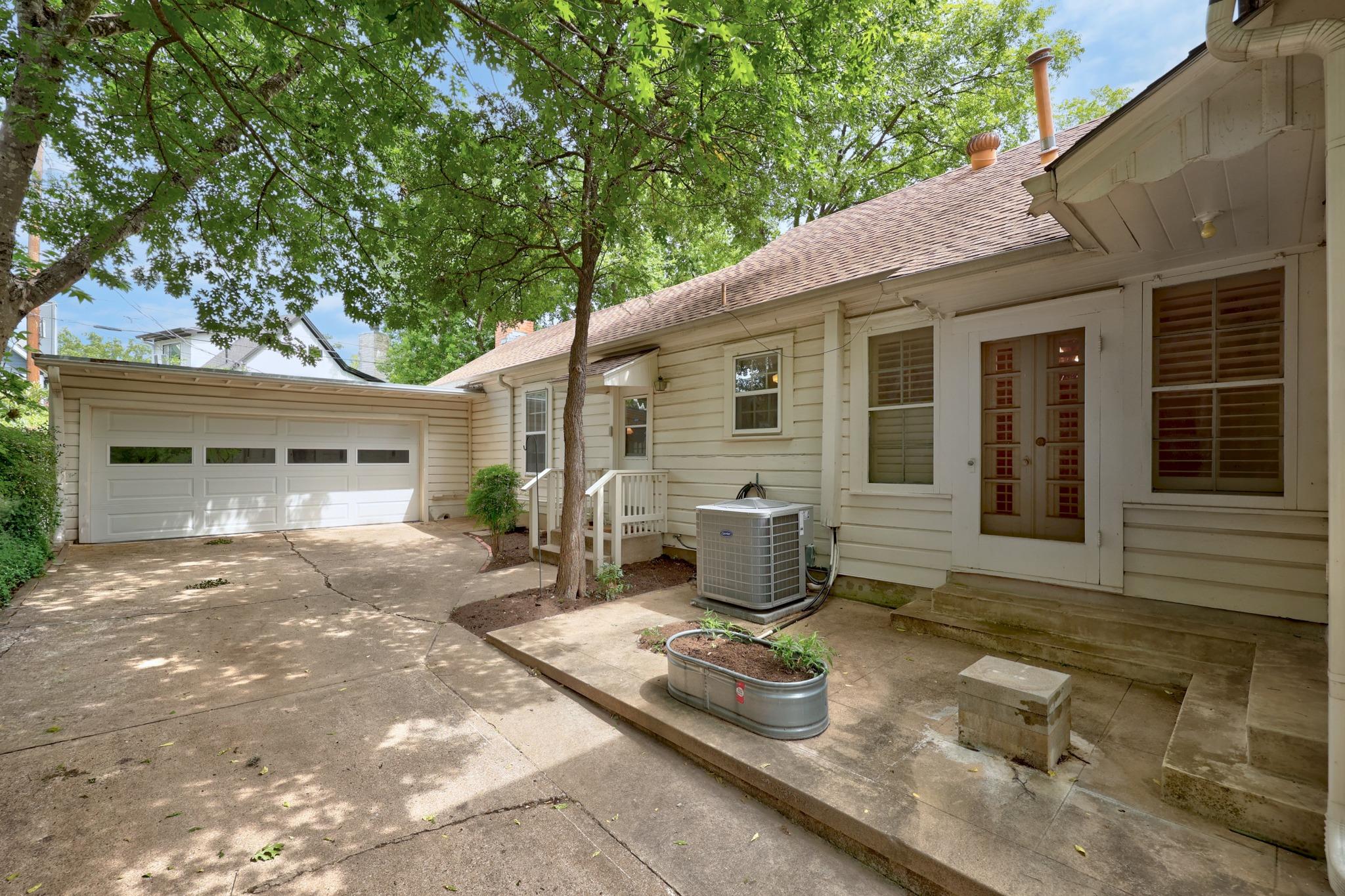 2207 Mountain View RD