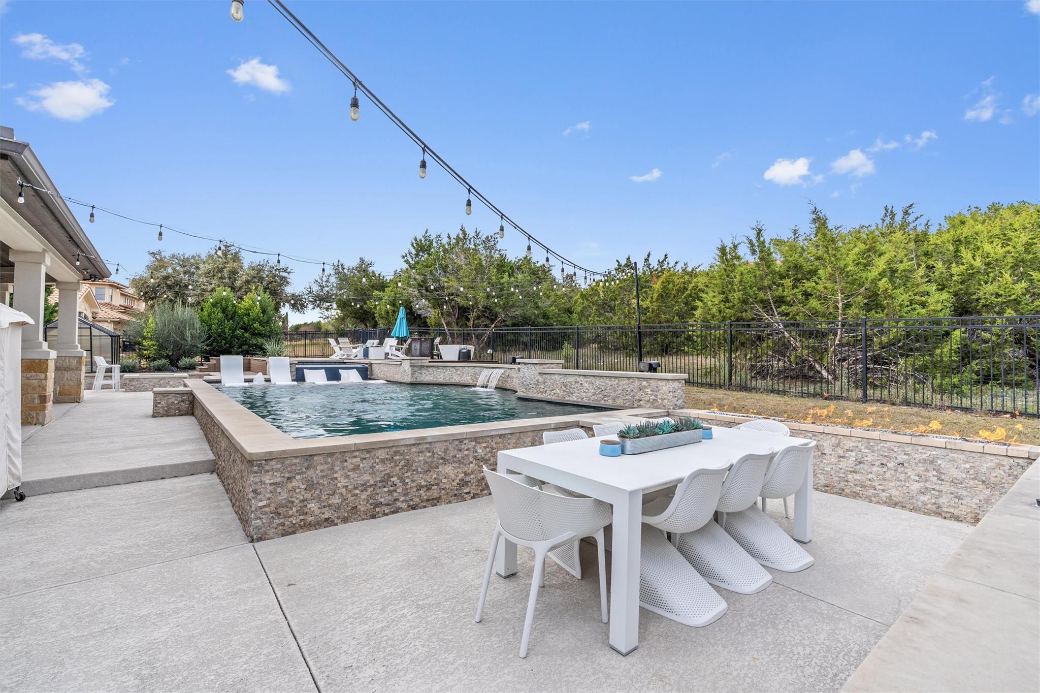 11600 Shoreview Overlook