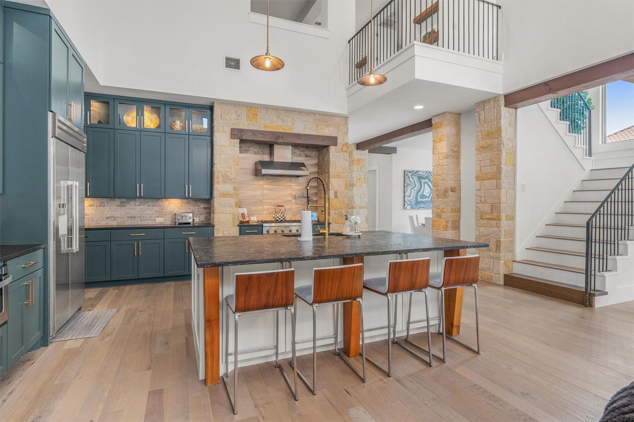 11600 Shoreview Overlook