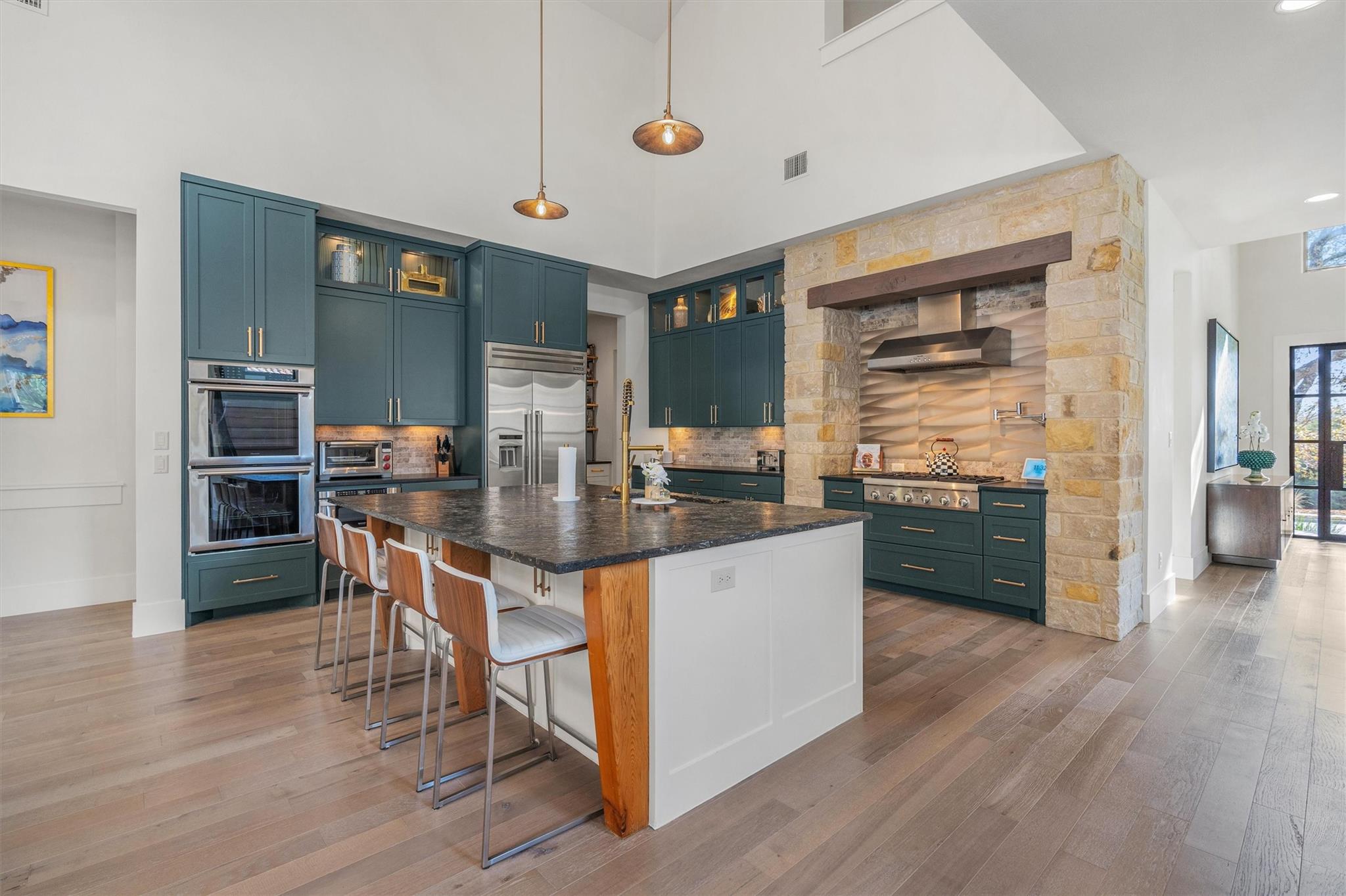 11600 Shoreview Overlook