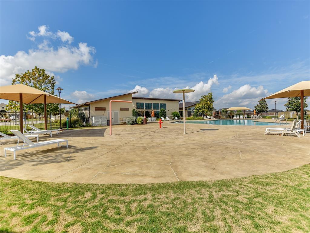 1016 Paddock LN