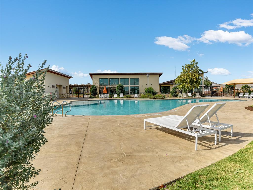 1016 Paddock LN