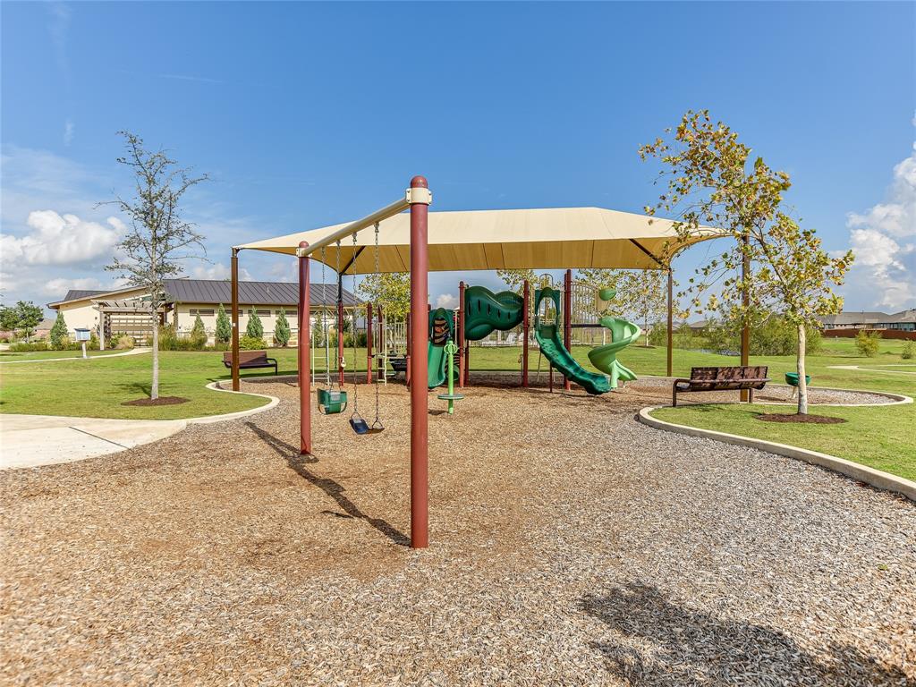 1016 Paddock LN
