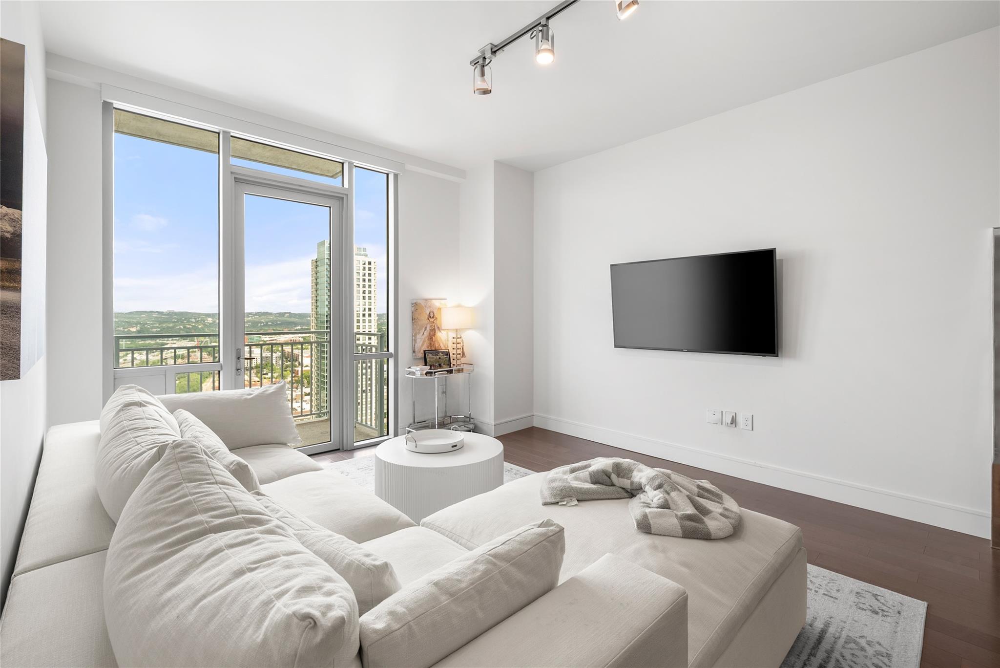 222 West Ave # 2910
