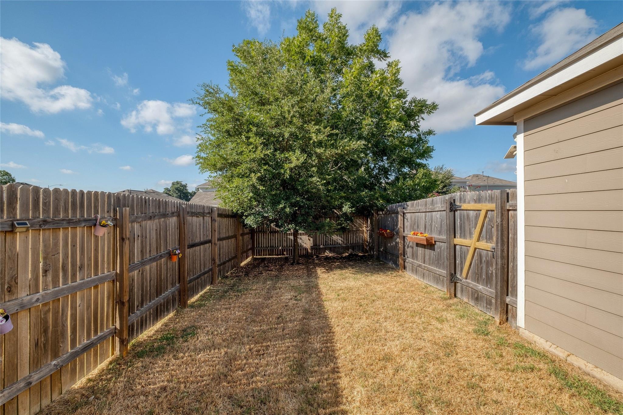11713 Saddle Rock DR
