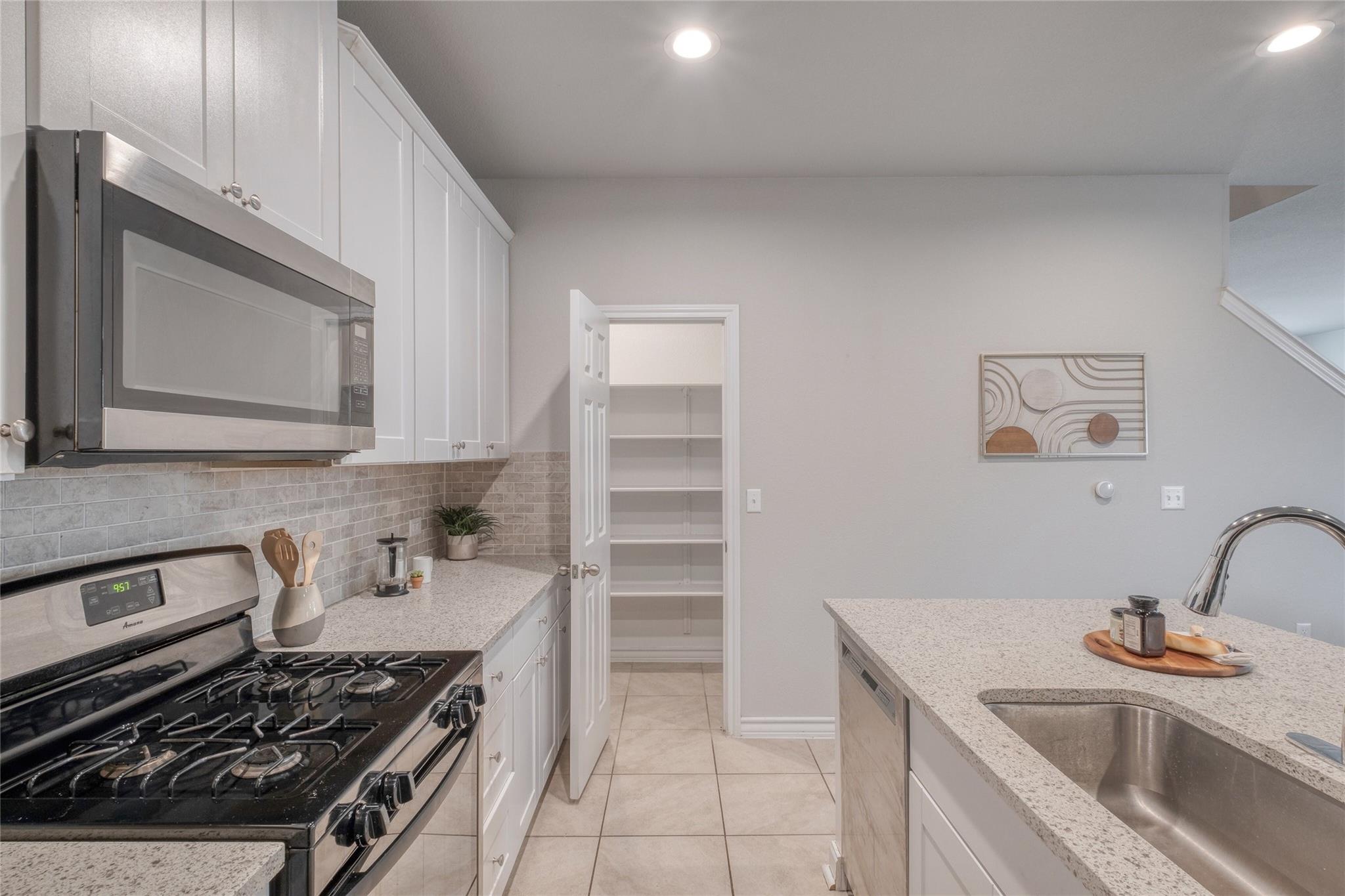 11713 Saddle Rock DR